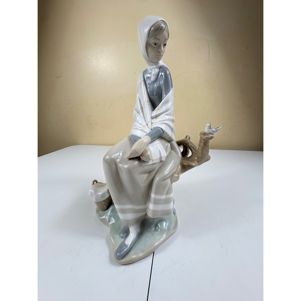 Vintage‎ Lladro 4576 New Shepherdess Girl With Bird Porcelain Figurine